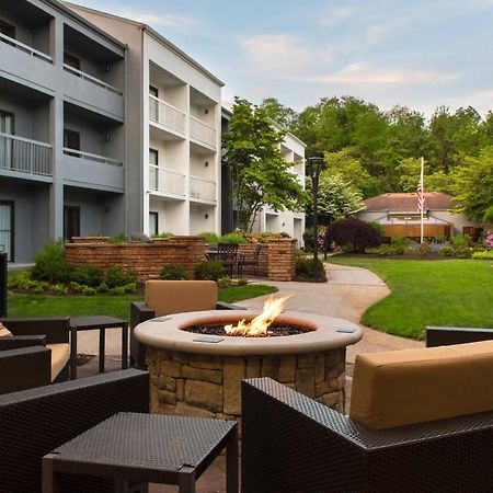 Courtyard By Marriott Lincroft Red Bank Hotel Exterior photo