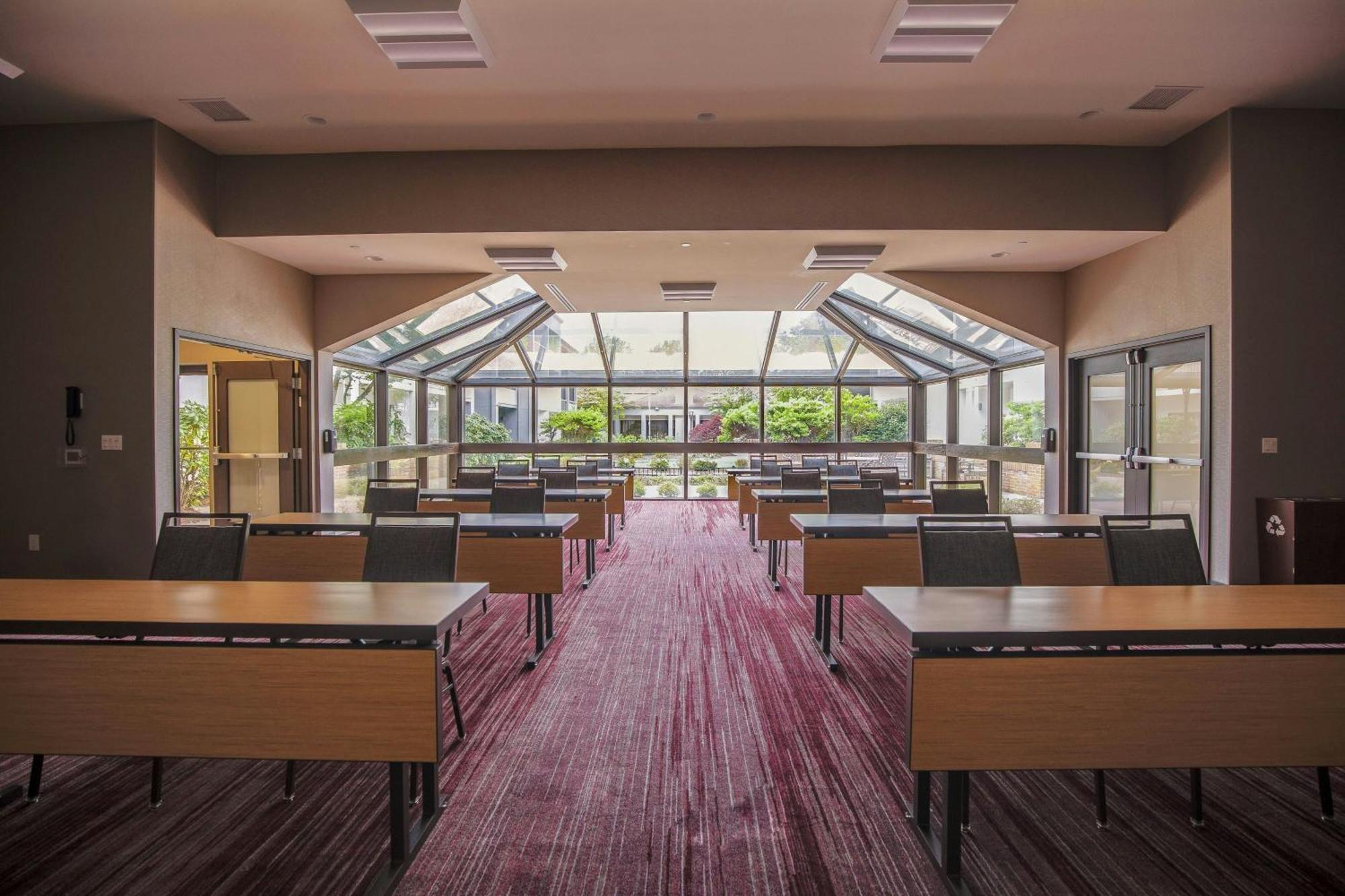 Courtyard By Marriott Lincroft Red Bank Hotel Exterior photo