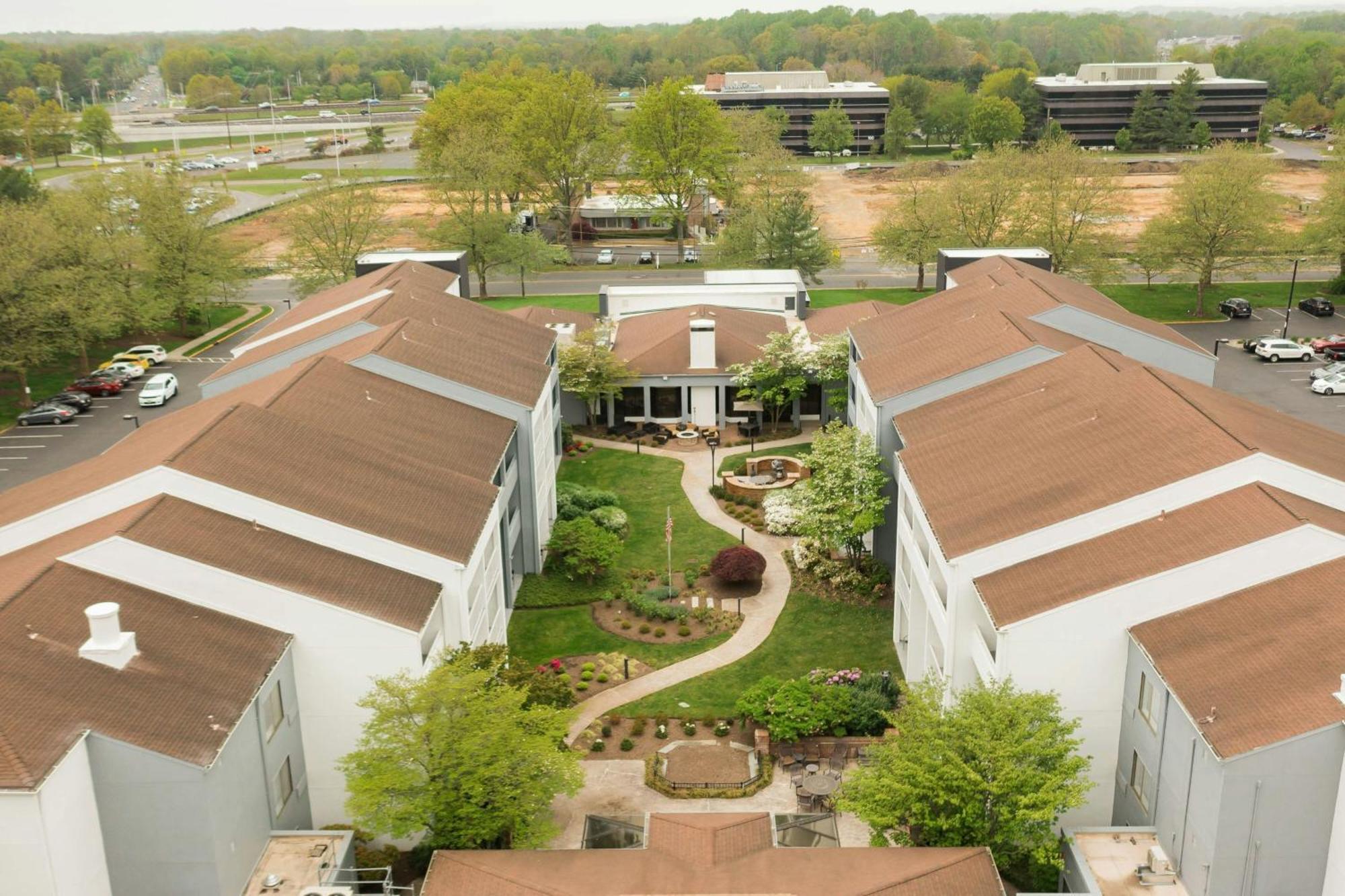 Courtyard By Marriott Lincroft Red Bank Hotel Exterior photo