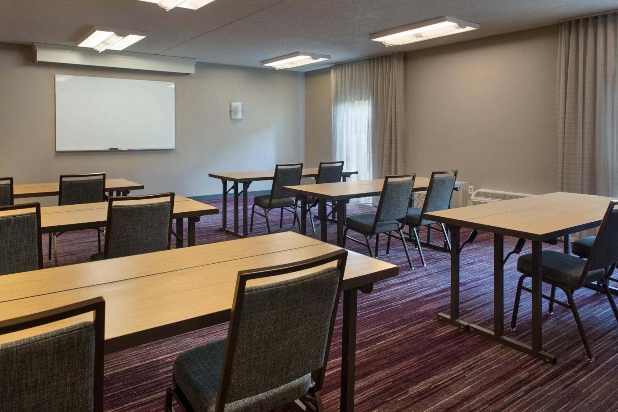 Courtyard By Marriott Lincroft Red Bank Hotel Exterior photo