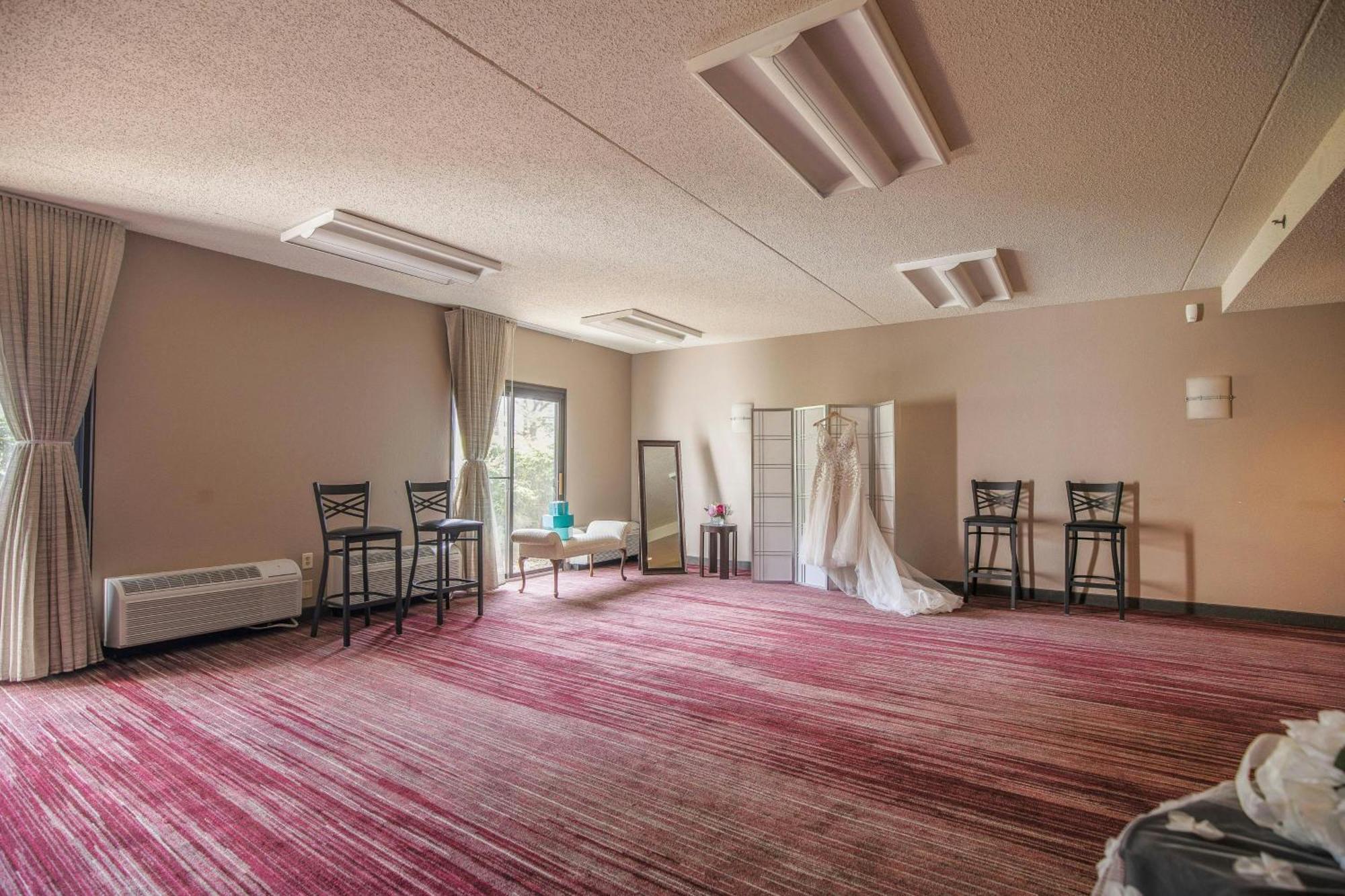 Courtyard By Marriott Lincroft Red Bank Hotel Exterior photo