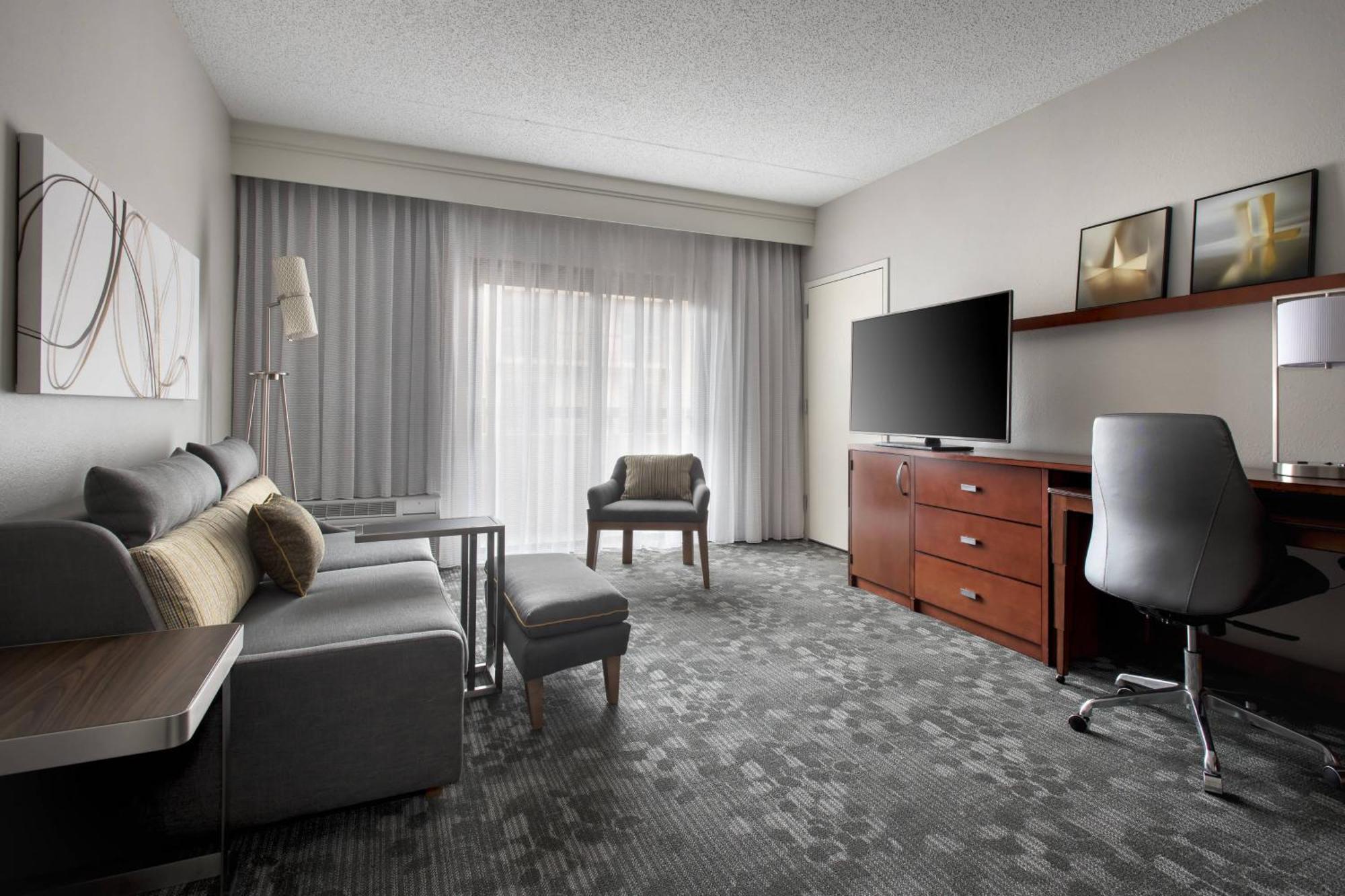 Courtyard By Marriott Lincroft Red Bank Hotel Exterior photo