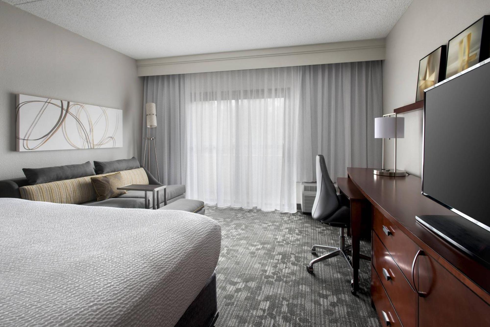 Courtyard By Marriott Lincroft Red Bank Hotel Exterior photo
